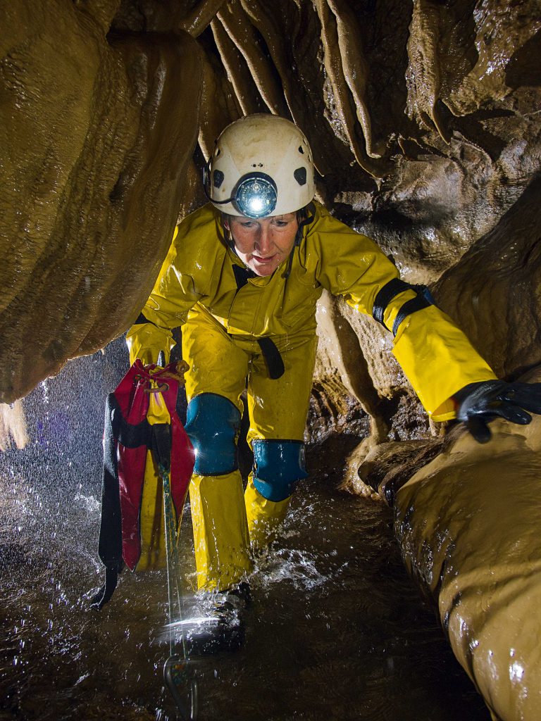 Die Höhlenforscherin Jolanda Spronck kennt keine Angst, nur Neugierde. Seit 2011 erforscht sie die Pozo-Azul-Höhle. Eine Frau mit Abenteuer im Blut.