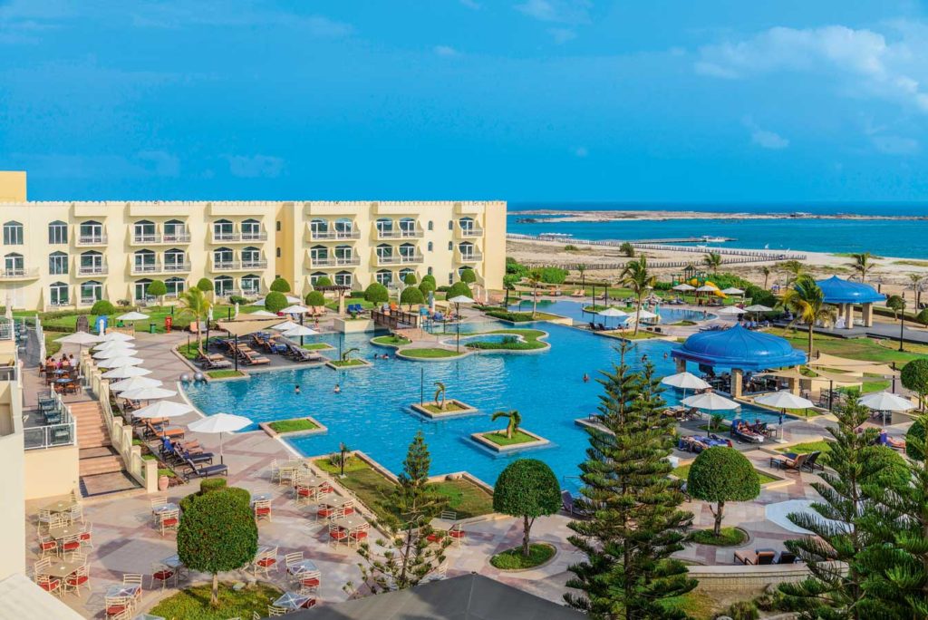 Das Karaiba Mirbat Resort ist das einzige Hotel in der Gegend. Auf dem Hotelgelände befindet sich auch die Extra-Divers-Tauchbasis. Foto: W. Pölzer